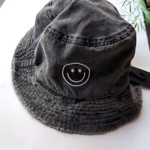 Dave & Young Smiley Embroidered Grey Denim Bucket Hat Cotton Nwt